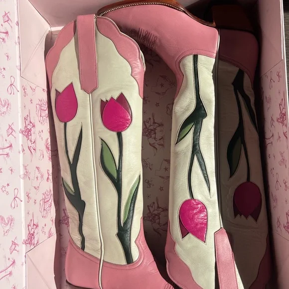 Petite Paloma boots. Ladies Size 6. - Picture 5 of 11